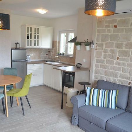 Apartments Batistic Супетарска Драга Екстериор снимка