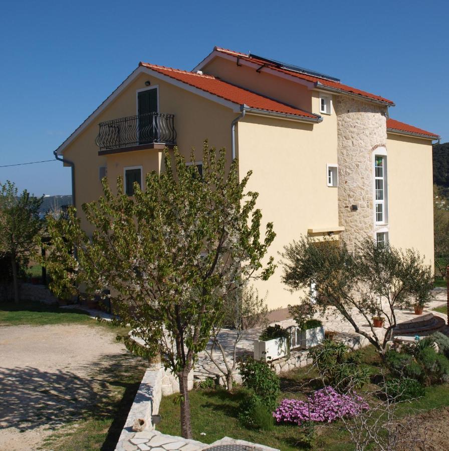 Apartments Batistic Супетарска Драга Екстериор снимка