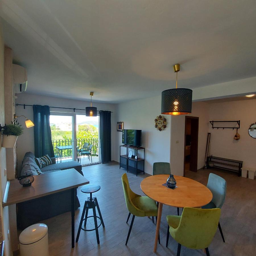 Apartments Batistic Супетарска Драга Екстериор снимка