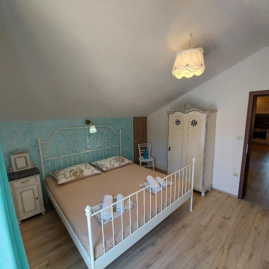 Apartments Batistic Супетарска Драга Екстериор снимка