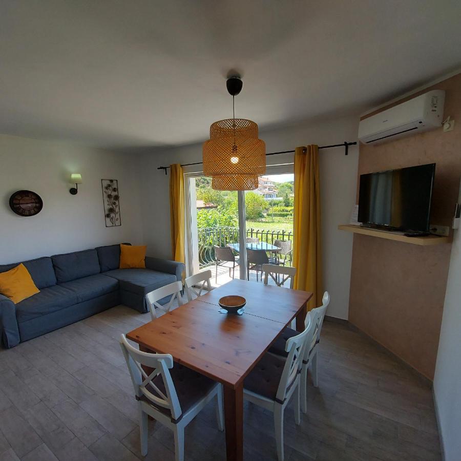 Apartments Batistic Супетарска Драга Екстериор снимка