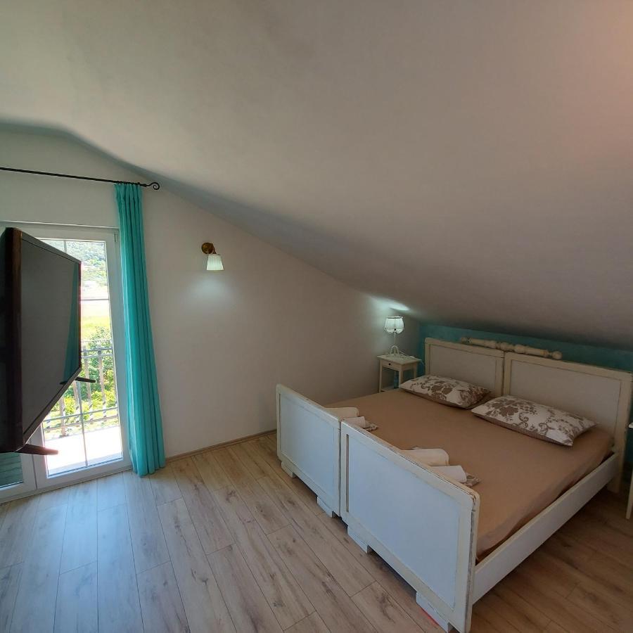 Apartments Batistic Супетарска Драга Екстериор снимка